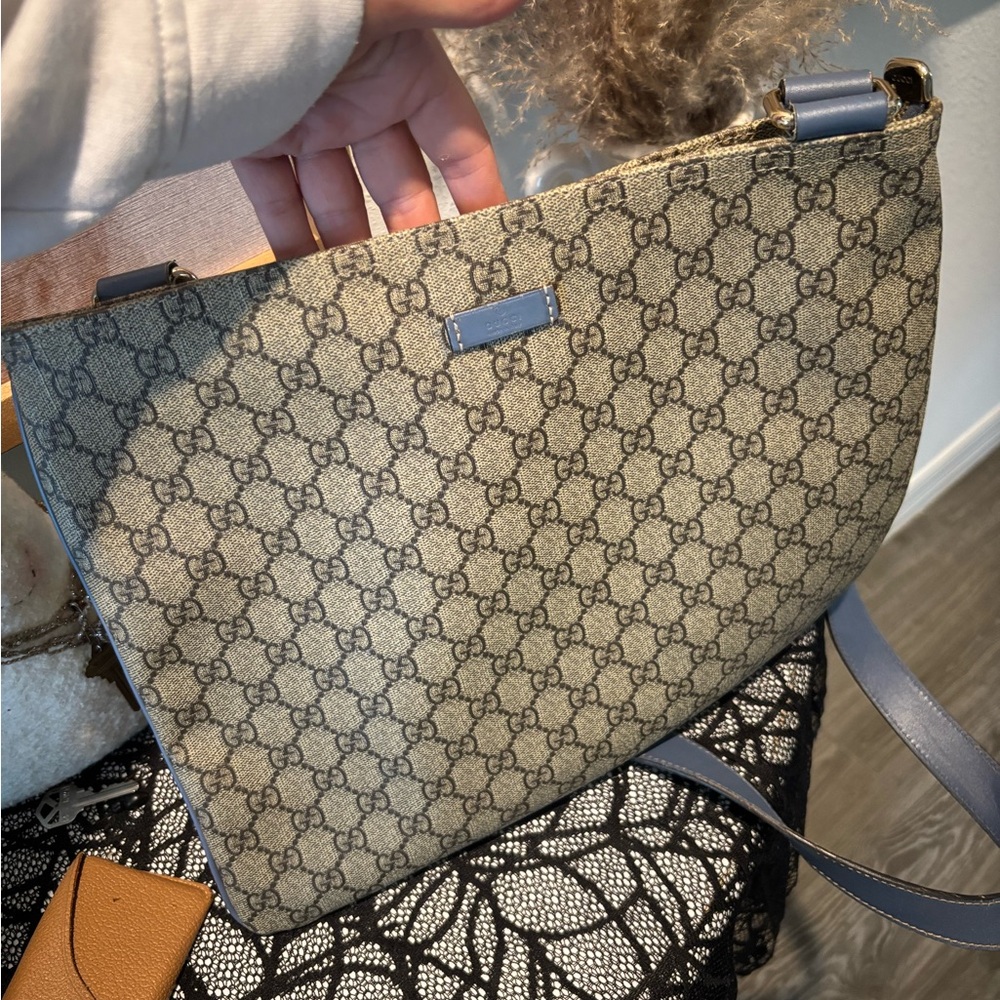 Gucci Crossbody (call out on interior only)